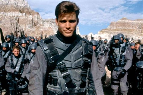 starship troopers naked scene|Casper Van Dien Dishes on Starship Troopers Naked Shower。